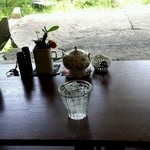 カフェ ファンディー -  テーブルには双眼鏡も（2014年 6月）