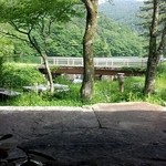 カフェ ファンディー -  窓辺のソファーから眺める（2014年 6月）