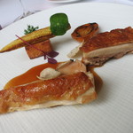 プレヴナンス -  川俣軍鶏のロティ、ポレンタ・クレムー、皮付ヤングコーン、枇杷のポアレ、サマートリュフの香り