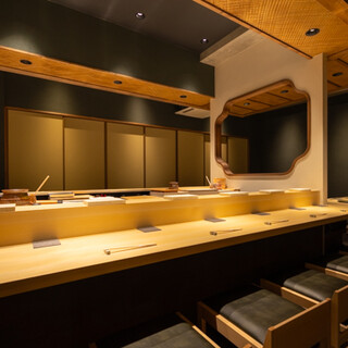 臨場感のあるカウンター席