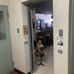 珈琲と味の店 ポピー - 店内も消灯中