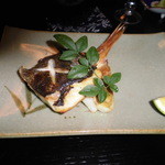 魚勝 -  焼魚（ノド黒、イサキ）