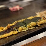 お好み焼屋みっちゃん - 「豚平」 500円  
      醤油味のねぎ焼きとの相性抜群のソースもん