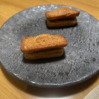 メゾン ケイ - とらやのあんこを挟んだフィナンシェ
