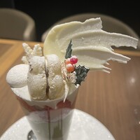 ダルマット 六本木ヒルズ店 - パフェトップ横から