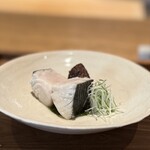 日本料理FUJI - ⑩生き〆鰆、玉取茸、下に春菊と玉ねぎのオイルと土佐酢タレ
