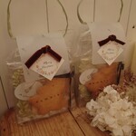 喫茶 tameiki - ホリデーケーキプレートのおみやげ※焼き菓子。ツリーや星の全粉粒クッキーやリース型のメレンゲなどが入っているよう。頂くのが楽しみです♪