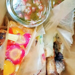 ザ・フュージョン - リゾット風オムレツ、彩り野菜のサラダタルト、手羽元のコンフィ、ラマンチャワインのゼリー