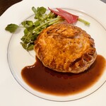 やさしい味工房 メリーさんち - 肉料理　和牛グルメ肉の赤ワイン煮パイ包み焼き