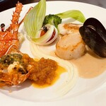 やさしい味工房 メリーさんち - 伊勢海老のガーリックバターパン粉焼きと魚介のポワレ