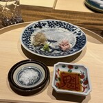 温石 - ④うさばはぎのお造り、お好みで肝と醤油を