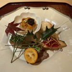 分とく山 - 前菜　とても手が込んでいて、それぞれ鮮やかで美味しいXmasらしい演出も