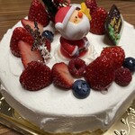 リバーサイドホテル - 左から　雪の結晶の飾り(不可食)、メレンゲ菓子のサンタクロース、チョコレートのプレート