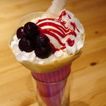 オレンジカウンティ -  アメリカンチェリーとココナッツアイスのクレープ