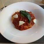 創作イタリアン LA CASA BLANCA - 日高産モッツァレラとフレッシュバジルのトマトパスタ