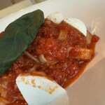 創作イタリアン LA CASA BLANCA - 日高産モッツァレラとフレッシュバジルのトマトパスタ
