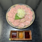 牛タンとおでん しょう助 - 左からたまり醤油、塩ごま油、ポン酢