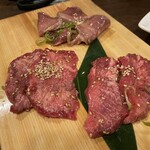 神戸牛焼肉と冷やしピーマン 金肉屋 - 