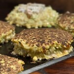 Moegi - 「お好み焼き」の立ち具合もなかなか素晴らしい眺め
      
      何でこんなにふっくらすんのやろ( ☉д⊙)スゲぇ