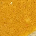 ラーメン二郎 -  みそらーめんのスープの色。オレンジがかっていて、味は白味噌中心。