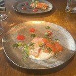 アジト 六本木 - サーモンのマリネ〜ホワイトアスパラのソース〜