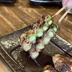 神鶏 - アスパラの肉巻き＠269
            ⇒薄い豚肉にシャキシャキのアスパラがまかれた一本！