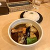 Tsubara Tsubara - 骨付きチキンカレーのオリジナルスープ3辛2200円。