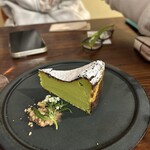 パーラーつばめ - ピスタチオのバスクチーズケーキ
