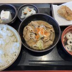 上州 もつ次郎 - 料理写真:もつ煮定食(850円)+唐揚げ(150円)