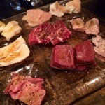 小野田商店 - ホルモン９種盛りがすごい！