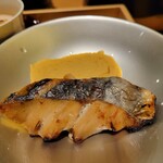 Japanese cuisine Hanakidori - 烤鱼：鲭鱼和出汁卷蛋