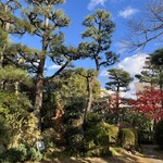 邸宅レストラン　雅俗山荘 - 広い庭園をお散歩