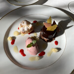 邸宅レストラン　雅俗山荘 - ショコラ・ピスターシュ＆ポワール・パイ
      　グラス・フリュイルージュ