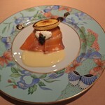 277959271 - 自家製スモークサーモンのクレープ
