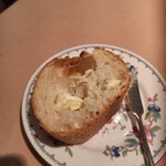 ル・トワ・ルージュ - バケット