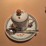 ル・トワ・ルージュ - スペシャリティのコンソメドゥブル