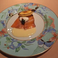 ル・トワ・ルージュ - 自家製スモークサーモンのクレープ