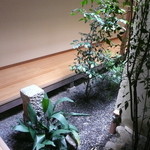 Kyou Ryouri Kiyojirou -  廊下の脇の坪庭
