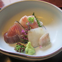葉山 日影茶屋 -  茶屋膳ランチコース（造り：季節の魚～黒ムツ、平目、鰹～盛り合せ）