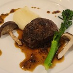 モンブーシェ - 国産フィレ肉のポワレトリュフソース