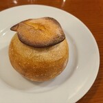 モンブーシェ - パンはこちらとバケットと2種類