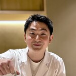 277965447 - RED35で数多の賞を受賞したご主人の酒井研野さん。ミシュラン3つ星「菊乃井」で研鑽を積み、「菊乃井 無碍山房 Salon de Muge」では料理長に