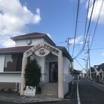 みんなの家庭科室 - 曲がってまっすぐ200mほど走ると、ひでき歯科が。ここの前の細い道を入ります。