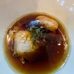 Ramen FeeL - 醤油ラーメンのスープと味が違うように感じましたが。