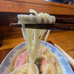 Ramen FeeL - 細麺だけどもコシはあります。透けるような麺。