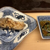 鮨 木場谷 - ・甘鯛のウロコ焼き：鱗の香ばしさと身の甘みが一体となり、口の中で異なる食感が楽しめた。