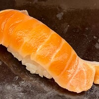 鮨 木場谷 - ・サクラマス：旬の時期にしか味わえない、貴重なサクラマス。身は繊細だが、脂の甘みもあった。