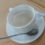 クイーンガーデン - 日替わりひよこ豆とチキンカレー880円(税込)辛口・ライス・ホットチャイ。
      寒くなって来ましたからね〜ホットチャイ美味しいわ(⁠*⁠＾⁠3⁠＾⁠)⁠/⁠～⁠♡