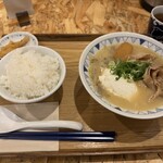 野菜を食べるごちそうとん汁 ごちとん - 