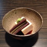 松もと - 胡麻豆腐に蕨、卸したての山葵をたっぷりと添えられ